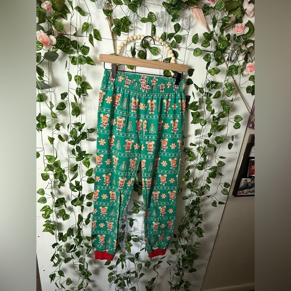Disney Parks Women's 2-Piece Cute Mickey & Minnie Gingerbread Cookie PJs - Picture 5 of 8